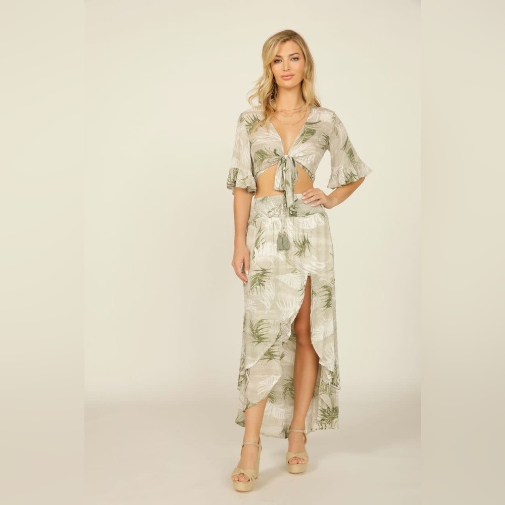 Surf GYPSY PALM PRINTED SWISS DOT MAXI + Tie Front Top